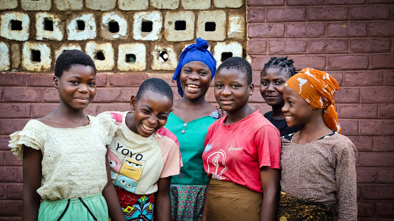 We support girls and women working to break cycles of poverty